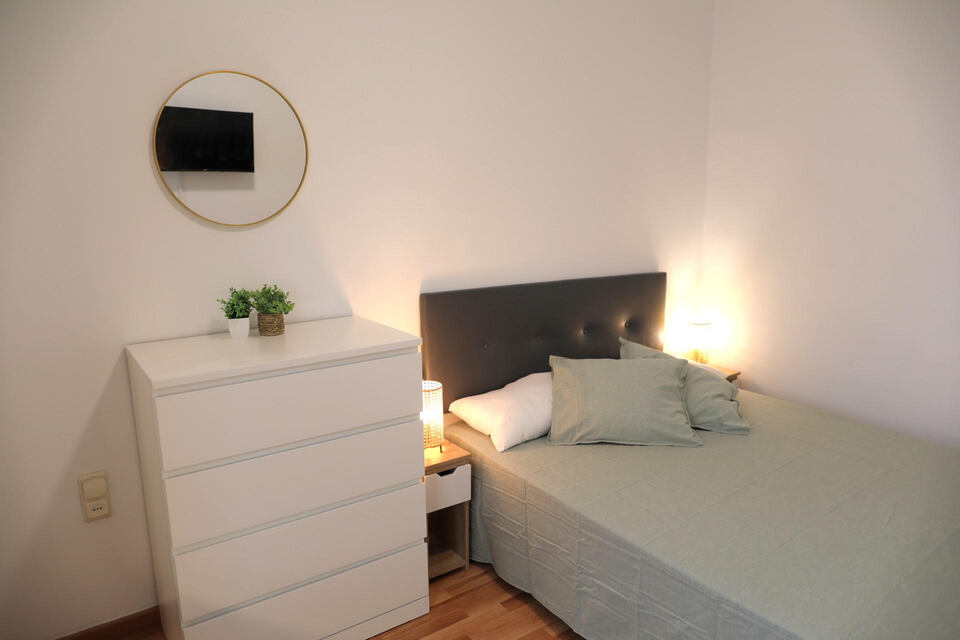 Plaça de Joaquim Folguera (Barcelona)- 5